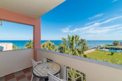 Appartement mit 2 Schlafzimmern mit seitlicher Meersicht