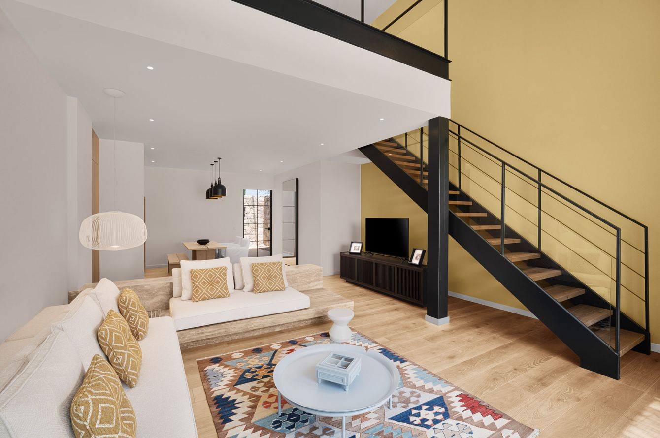 Adult Priene Loft