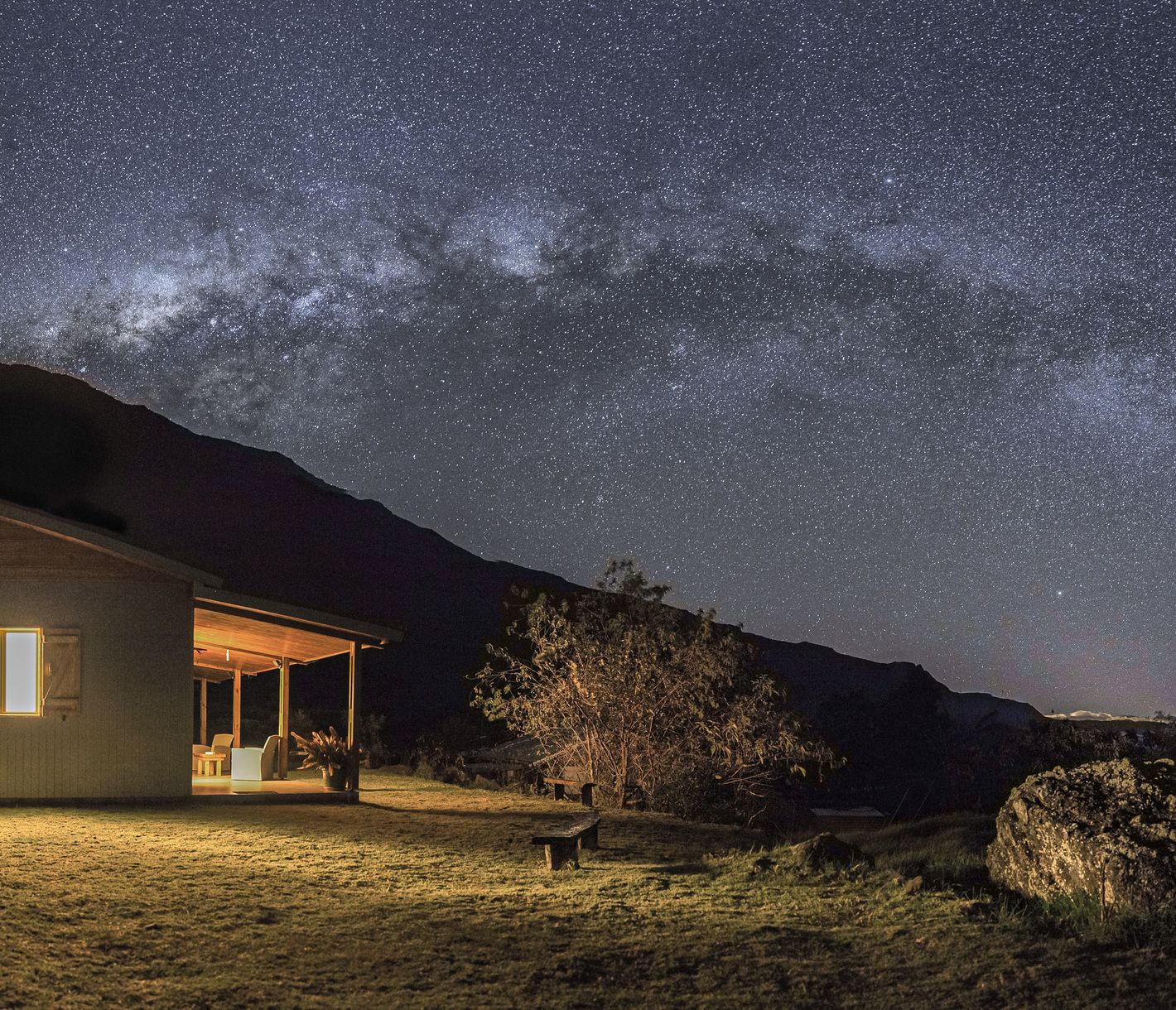 Le ciel étoilé du Cirque de Mafate invite à l'émerveillement.