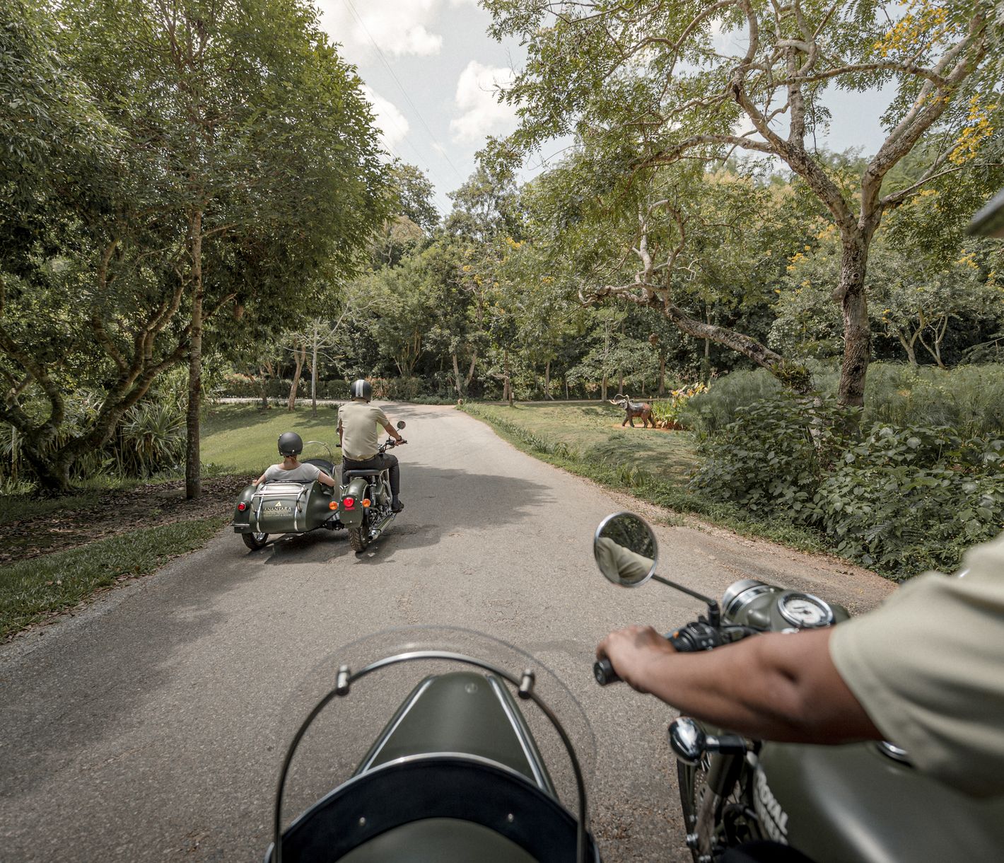 Eine Spritztour im Seitenwagen einer Royal Enfield ist ein aussergewöhnliches Erlebnis.