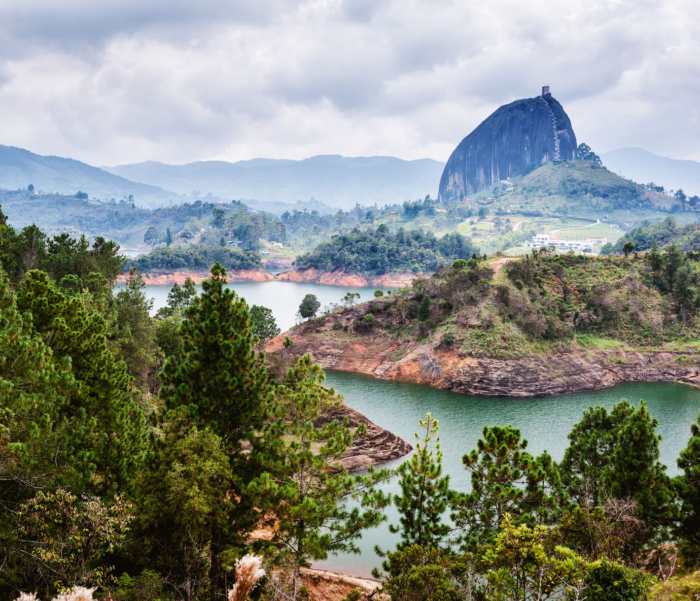 Der Piedra del Peñol ist das Wahrzeichen von Guatape.