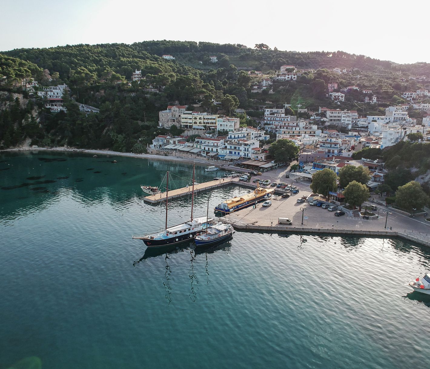 Der kleine Hafen von Alonissos