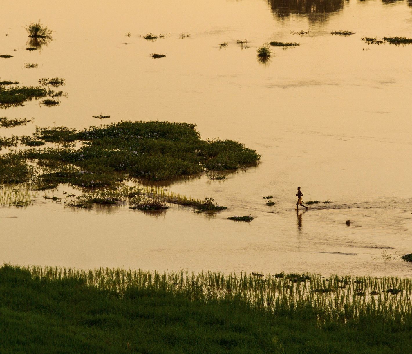 Abendstimmung im weiten Flusslauf des Majahilo bei Miandrivazo