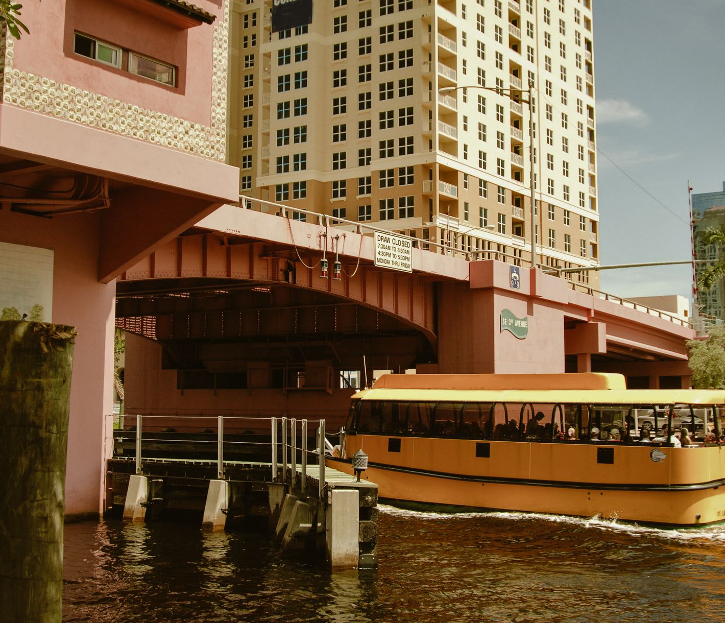 Fort Lauderdale lässt sich am besten per Wassertaxi erkunden.