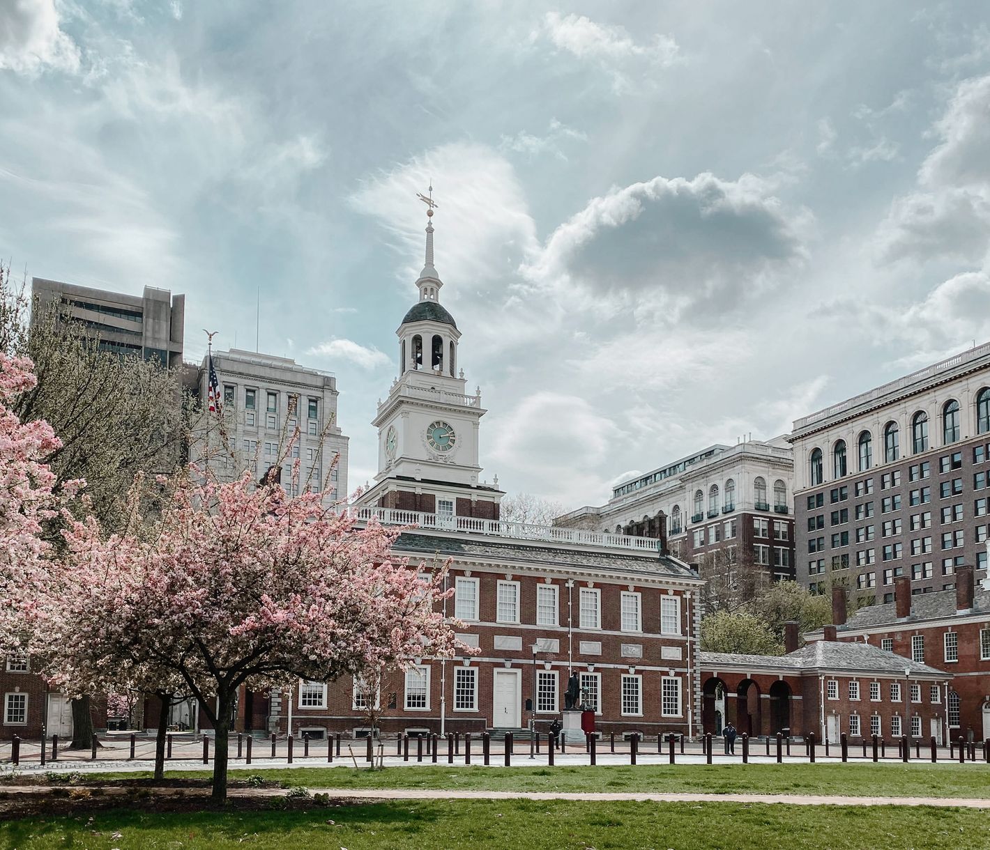 Die Independence Hall gehört zusammen mit der Liberty Bell zu den Wahrzeichen von Philadelphia.