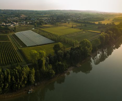 Luftbild der Garonne in der Region Meilhan-sur-Garonne, Frankreich