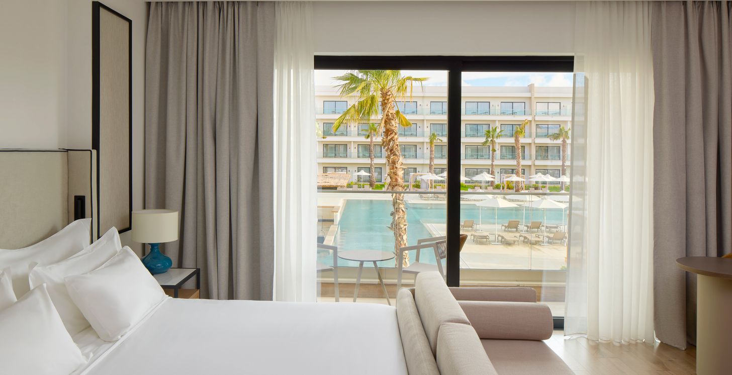 Doppelzimmer Deluxe mit Poolsicht