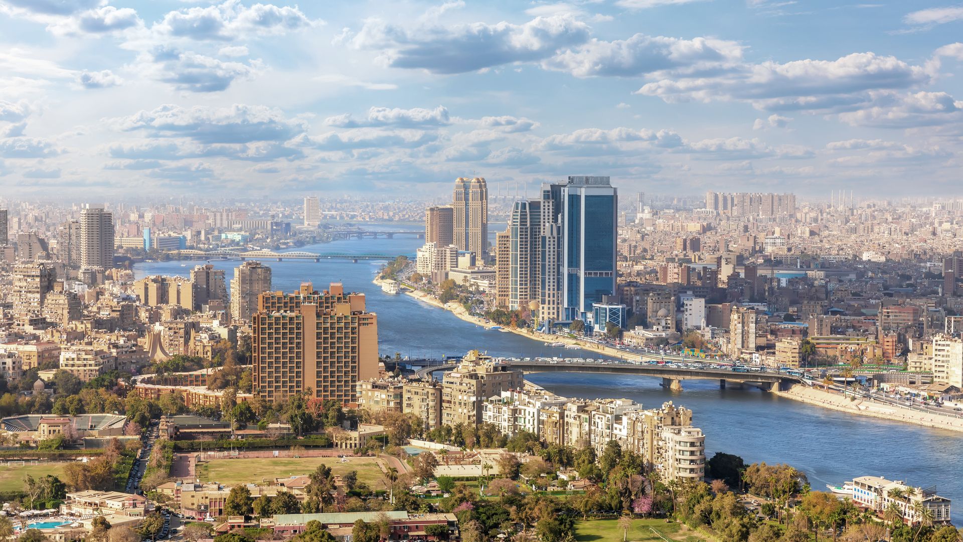 Der Nil in Kairo ist eine lebenswichtige Wasserader und kulturelles Zentrum Ägyptens.