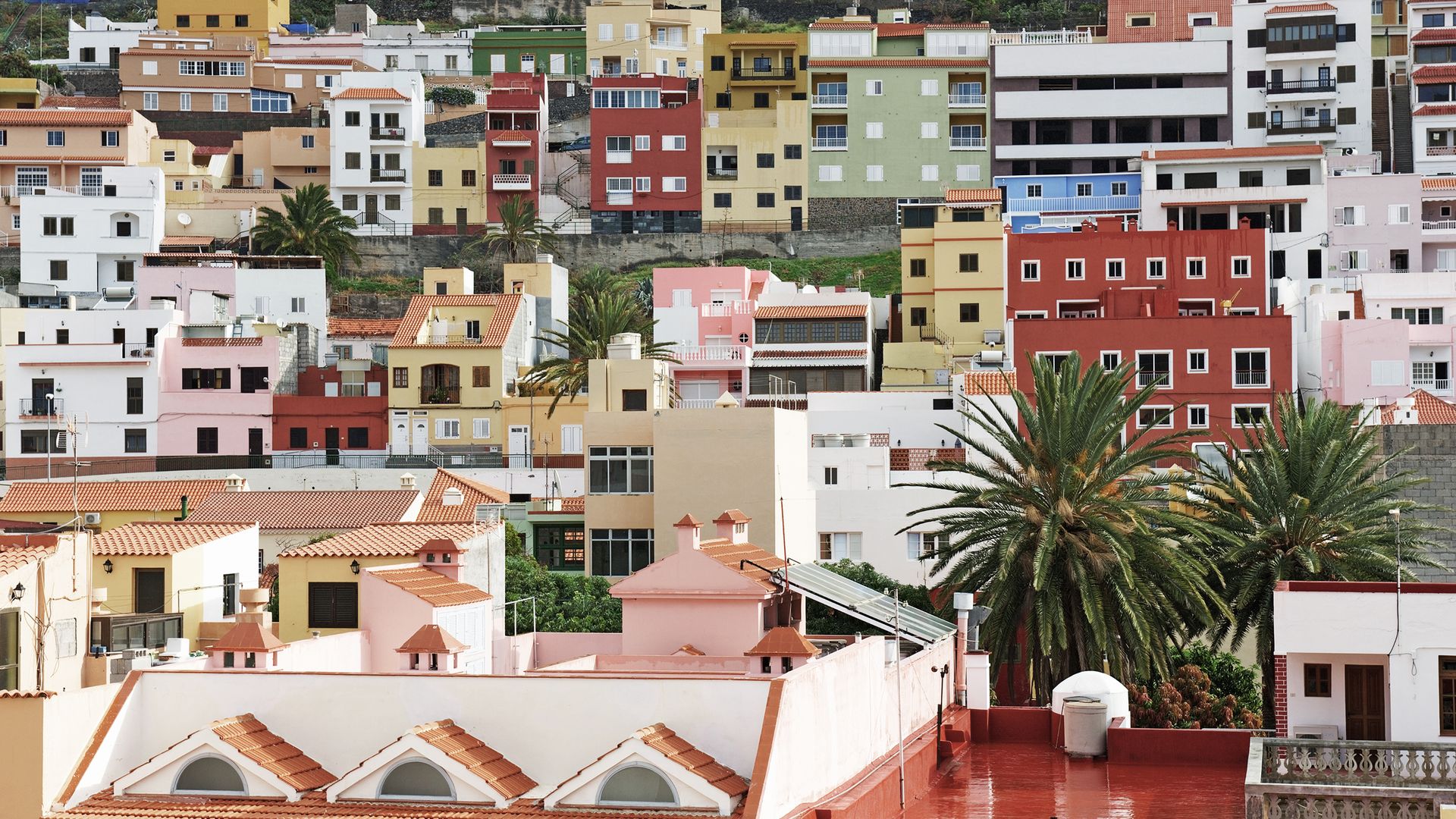 San Sebastian de la Gomera – die überschaubare Hauptstadt trumpft bunt auf.