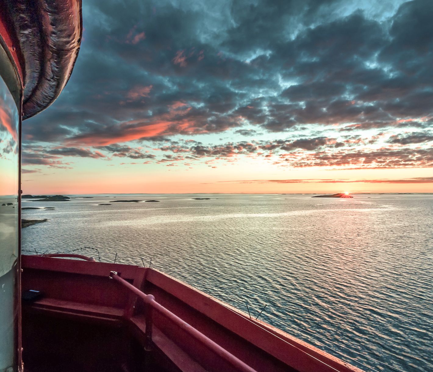 Der markante Leuchtturm Kjeungskjær – ein achteckiges Wahrzeichen