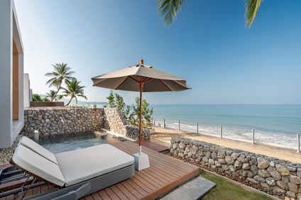 Beachfront Suite Pool Villa