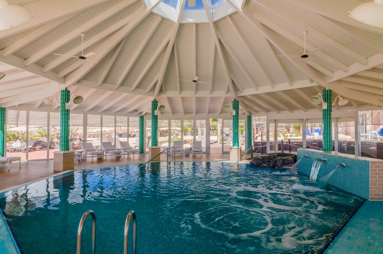 Piscine intérieure