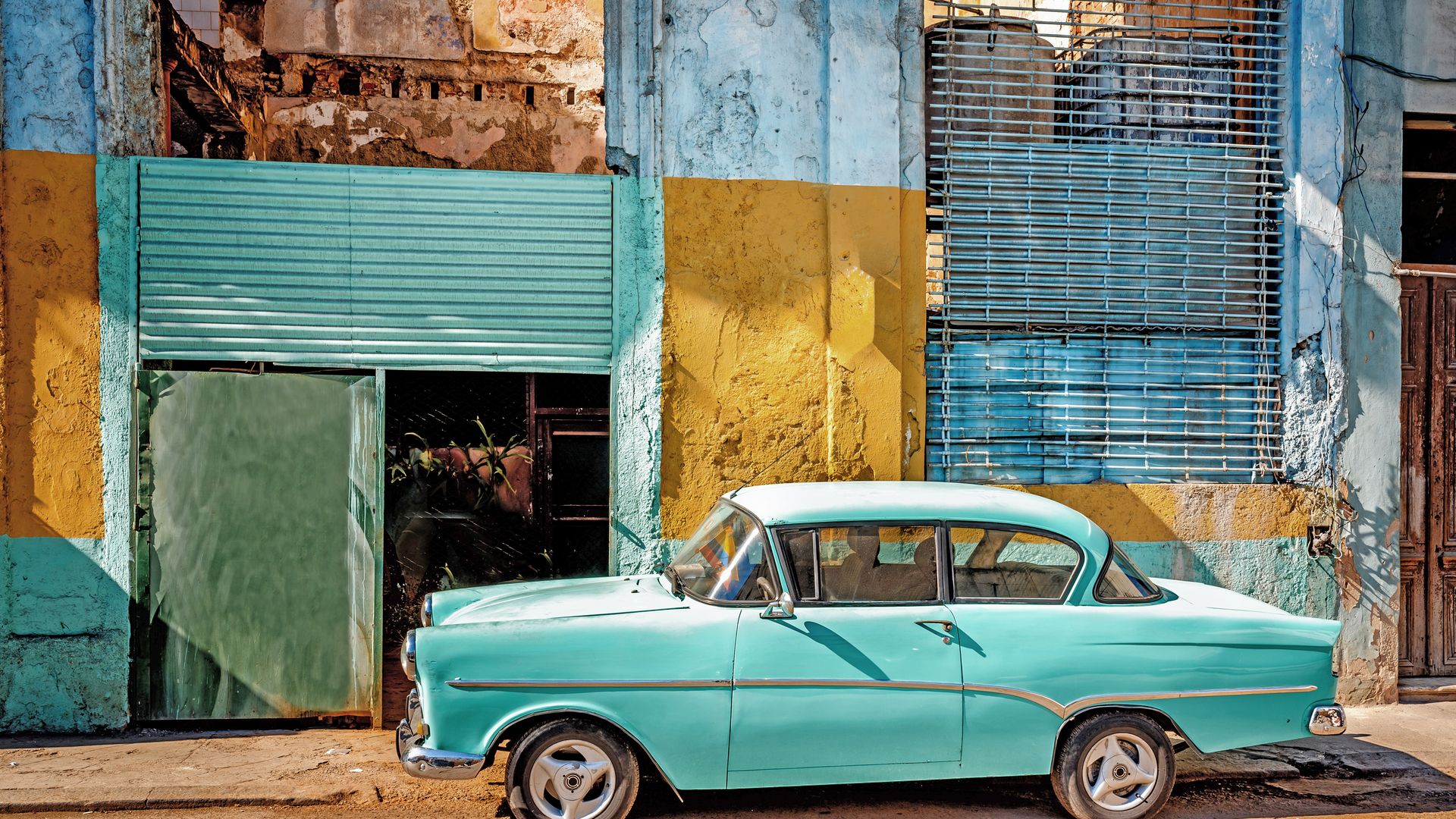 D’increvables voitures des années 40 ou 50, devenues tout un symbole...