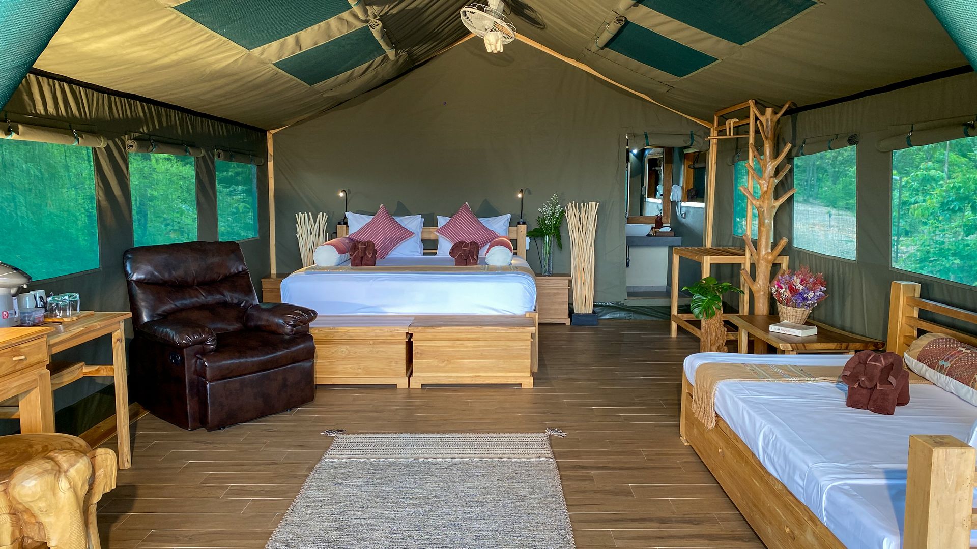 Innenansicht des luxuriösen Safarizelts