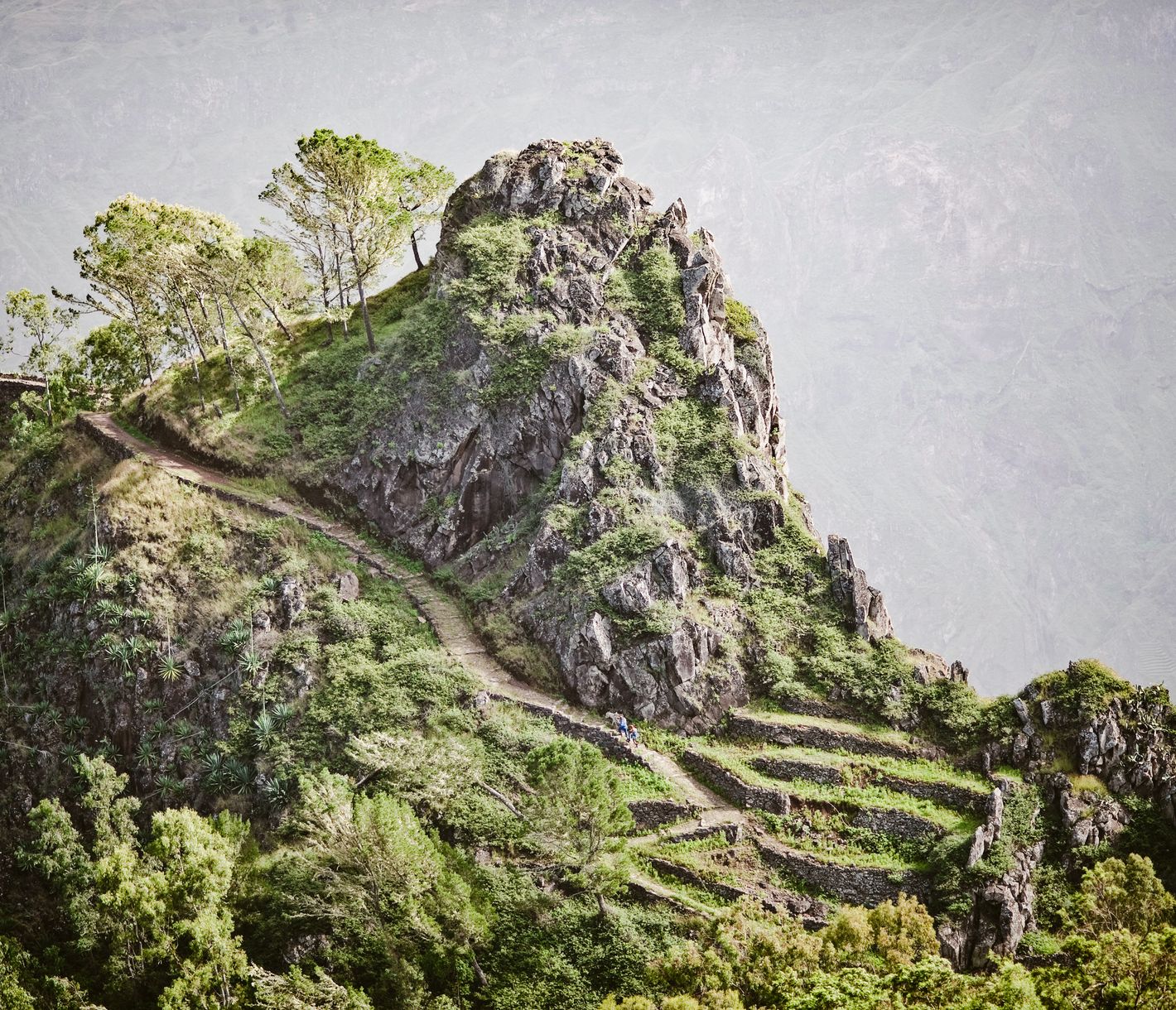 Santo Antãos Wanderwege gehen über Grate und Serpentinen.