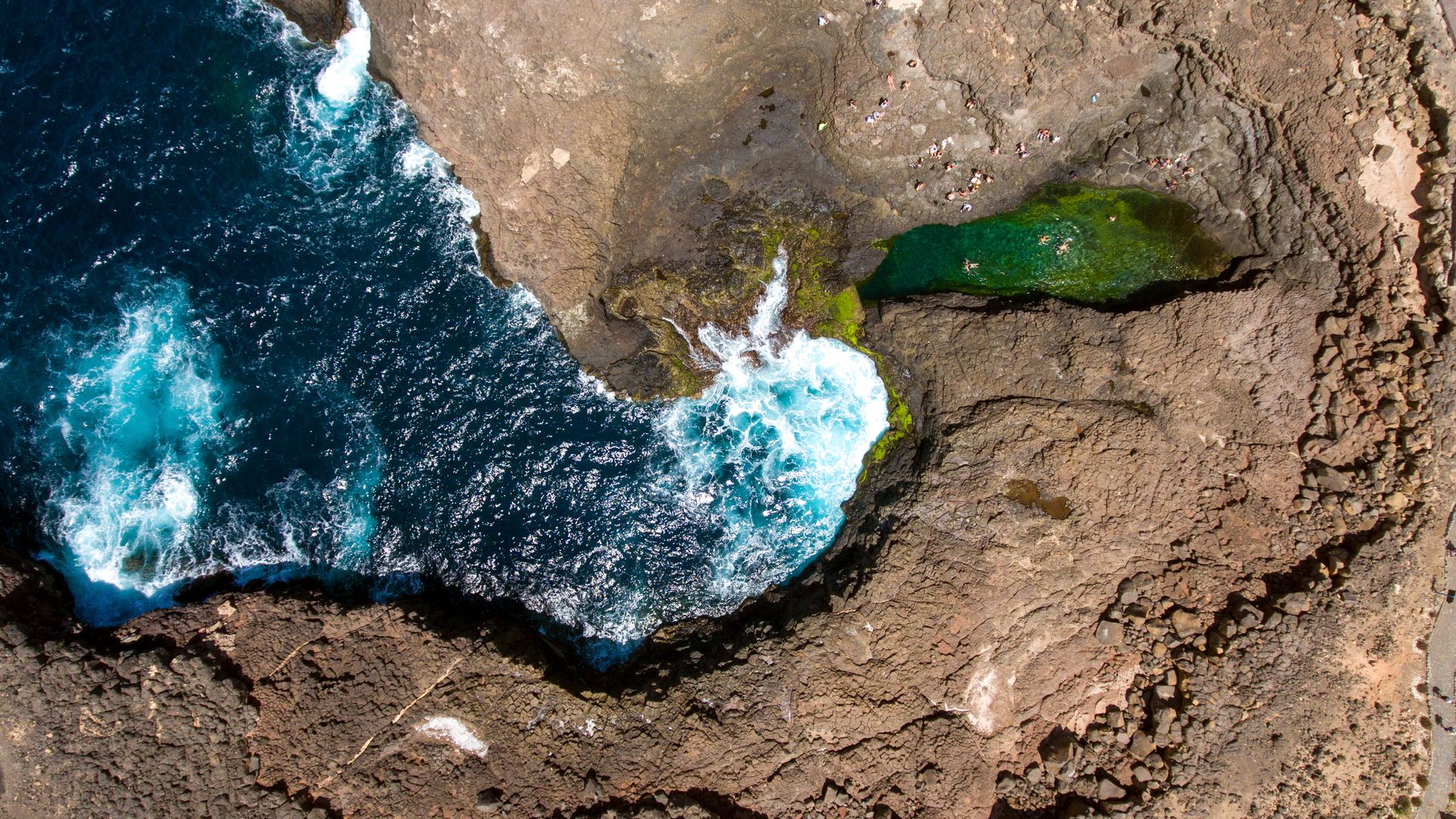 La grotte sous-marine de Buracona offre un spectacle unique !