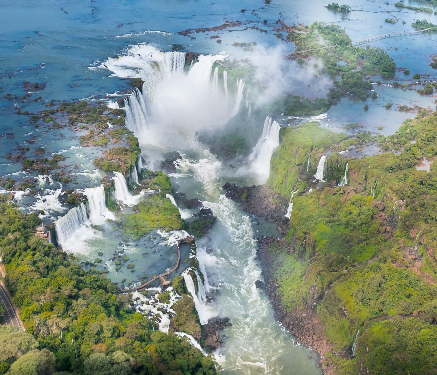 Atemberaubende Iguaçu-Wassefälle
