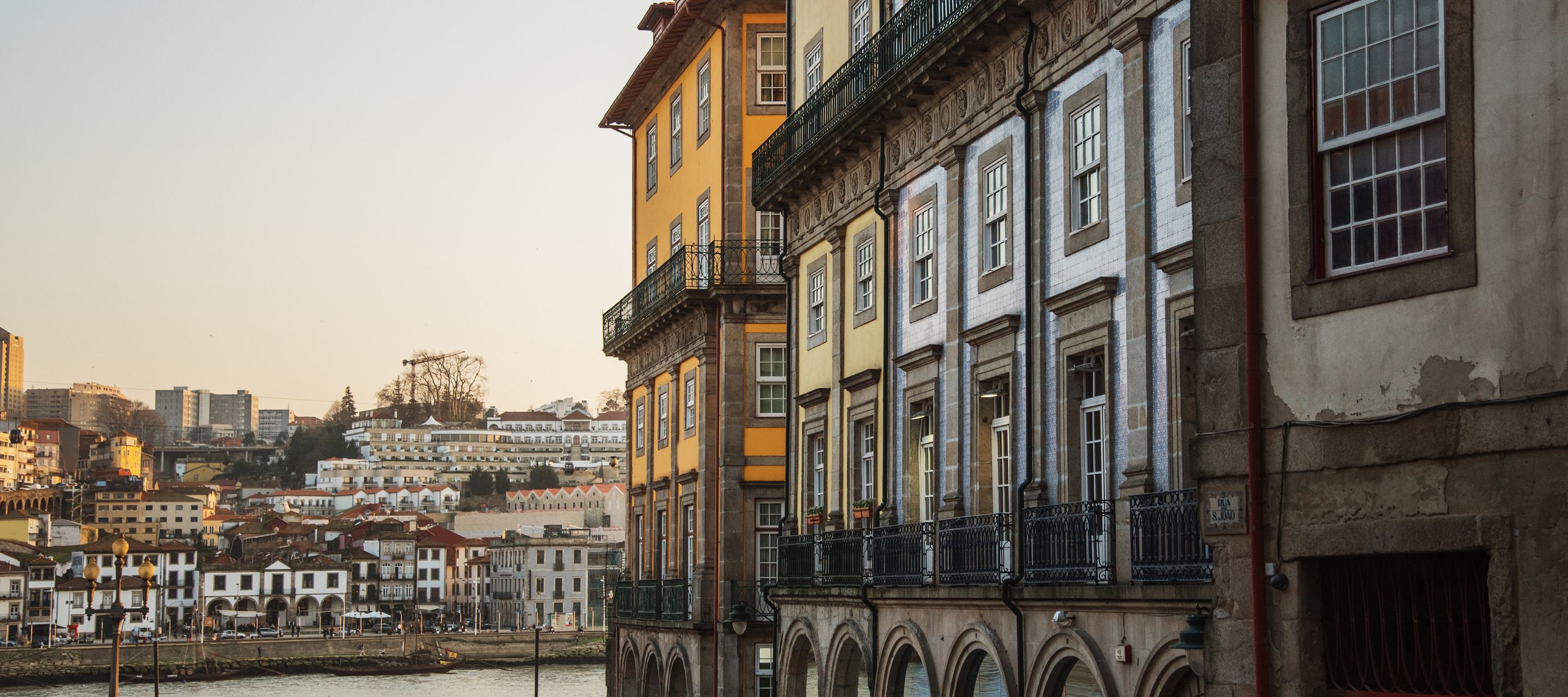 Porto: Blick vom Cais da Ribeira auf Vila Nova de Gaia