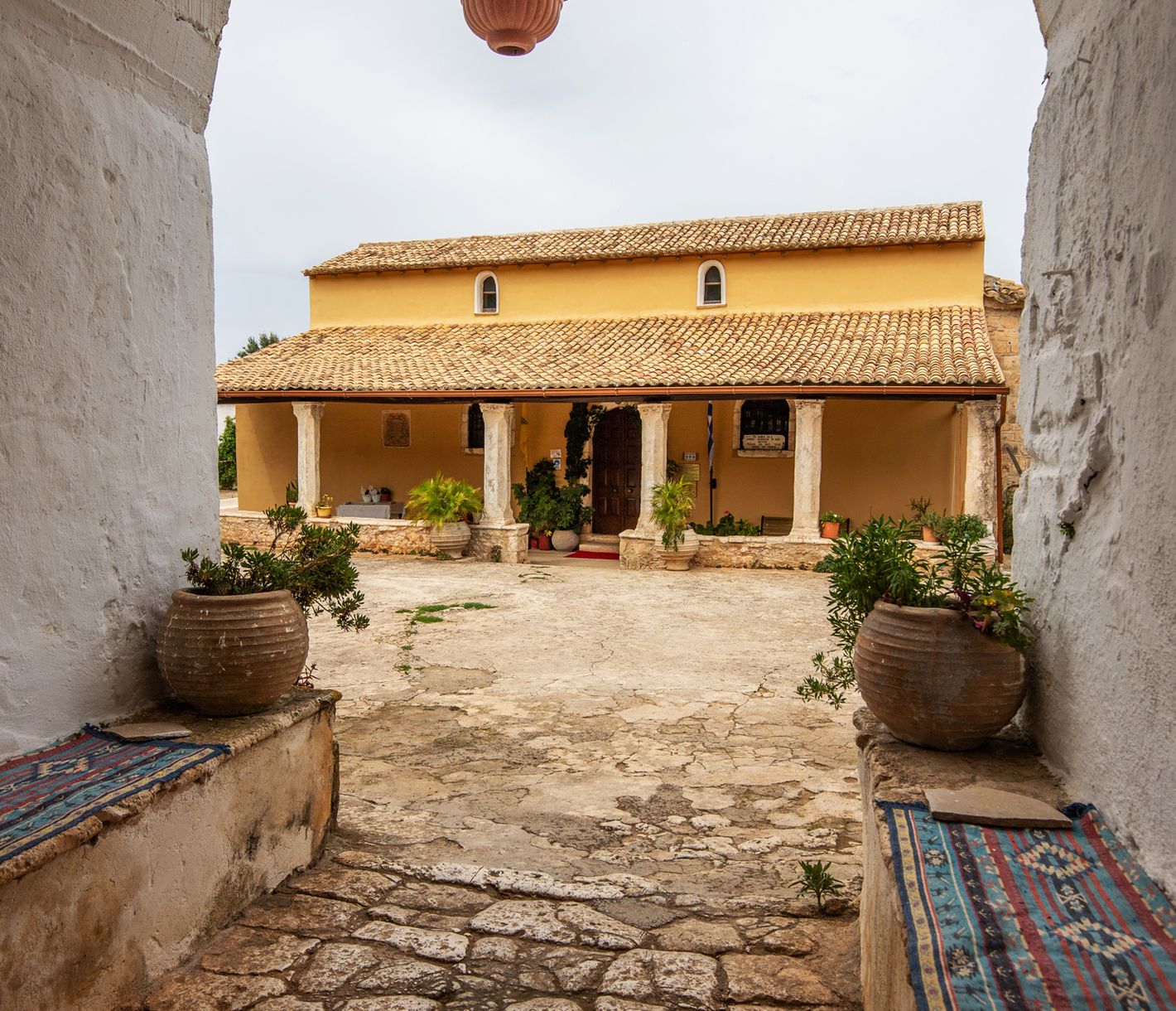 Anafonitria Kloster – Historisches Erbe im Sonnenuntergang