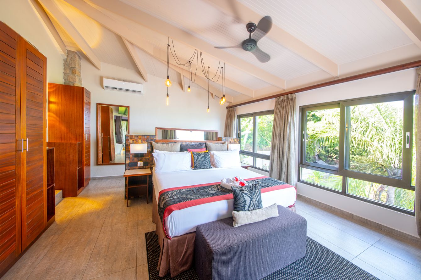 Black Parrot Junior Suite
