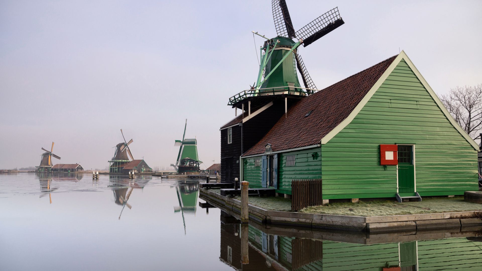Moulins à vents traditionnels du musée en plein air de Zaans à Zaandam