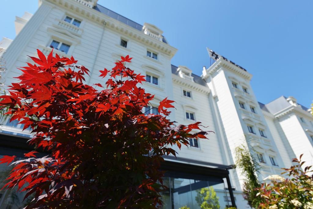 Flower Hotel