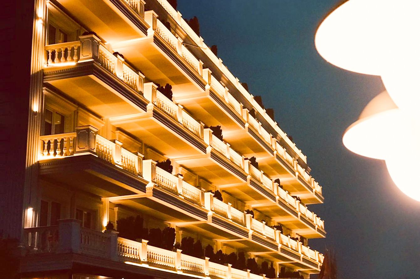 Flower Hotel