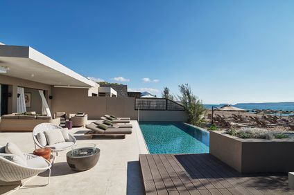 EWOW Beachfront Villa