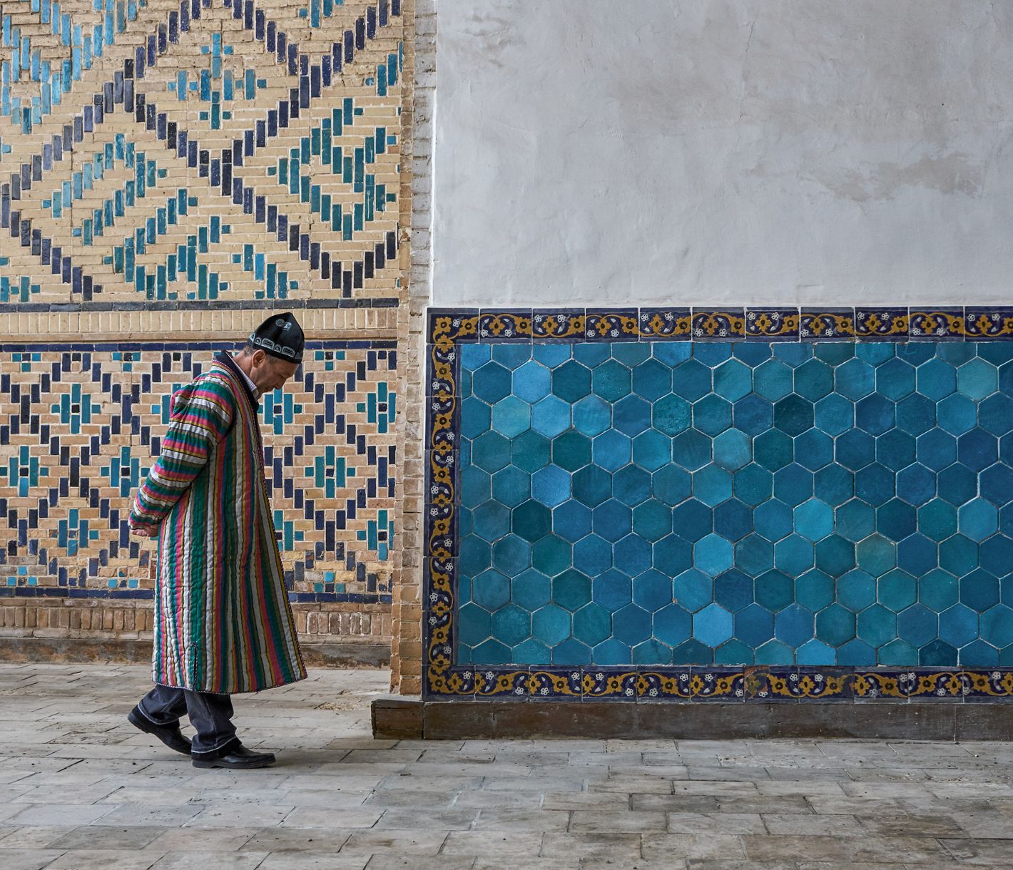 Sise au milieu des sables aux portes du désert du Kyzyl Koum, Boukhara éblouit par ses beautés.