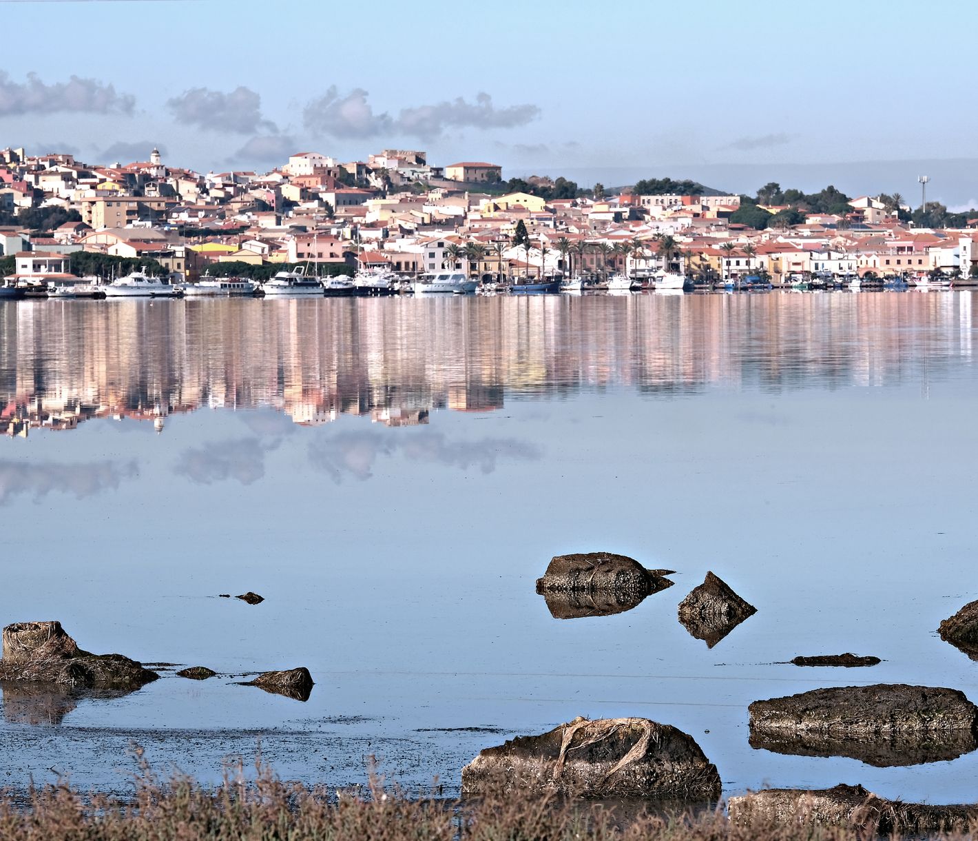 Eine Bucht der vorgelagerten Insel Sant'Antioco