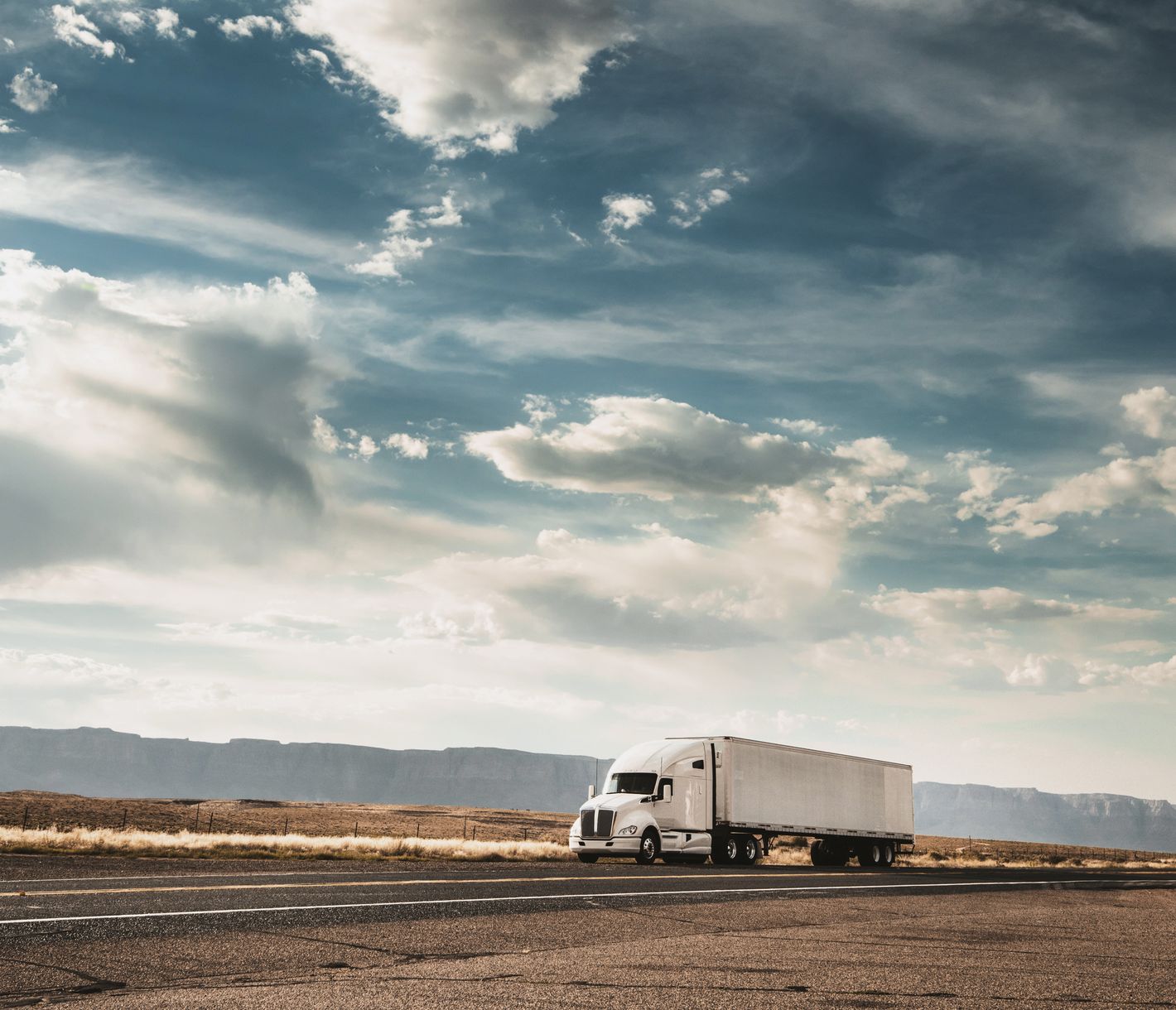 Auch auf der historischen Route 66 passen die leistungsstarken Trucks perfekt ins Bild.