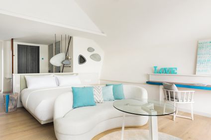 Romantic Pool Water Villa