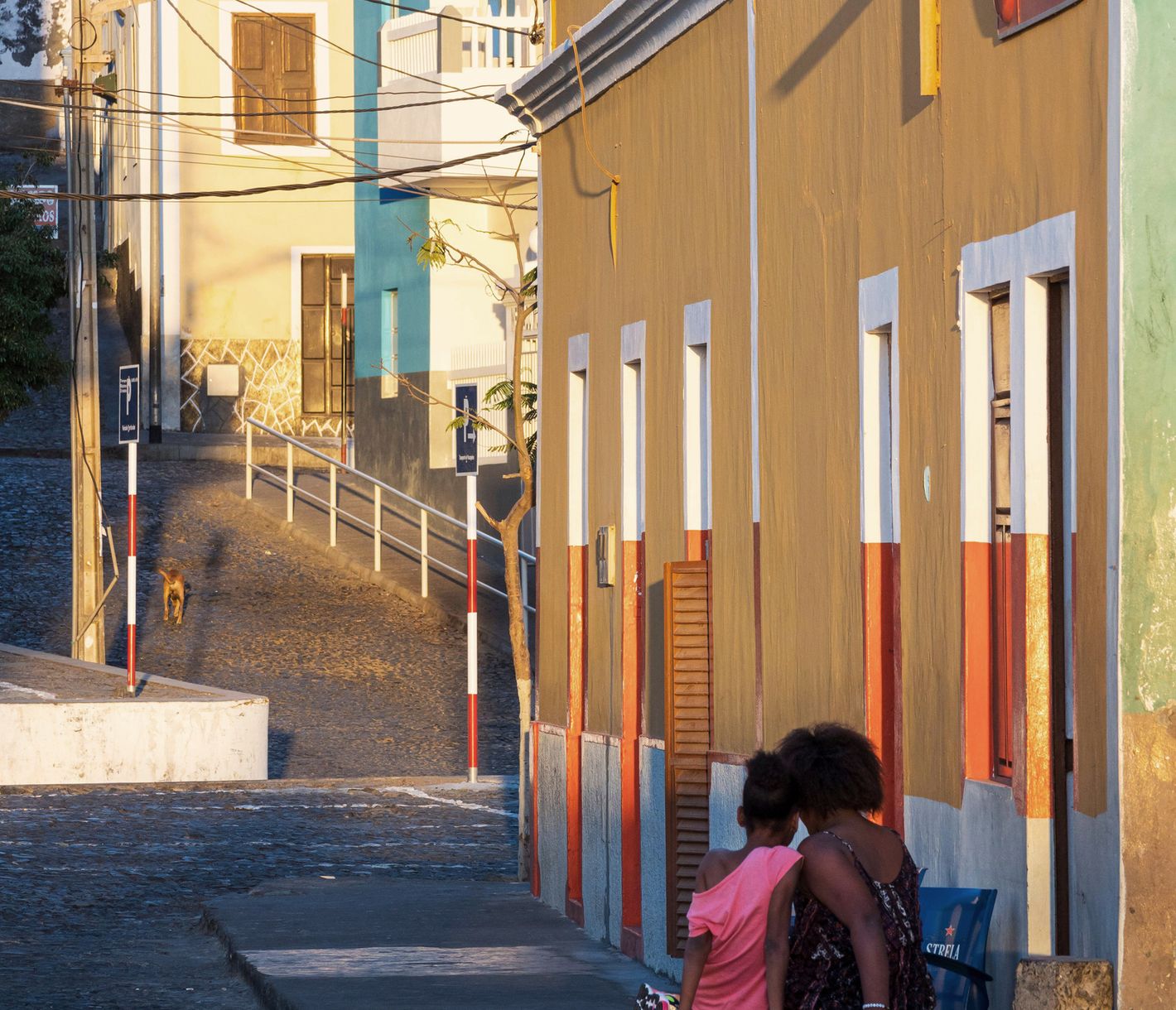 Die Strassen von São Filipe in der Sonnenuntergangs-Stimmung