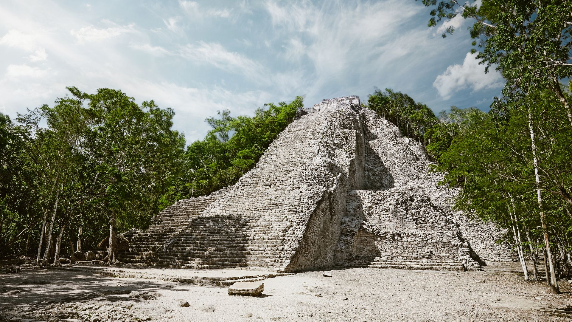 Le site de Coba couvrant 50 km, en plein cœur de la jungle, il peut aisément se parcourir à vélo.