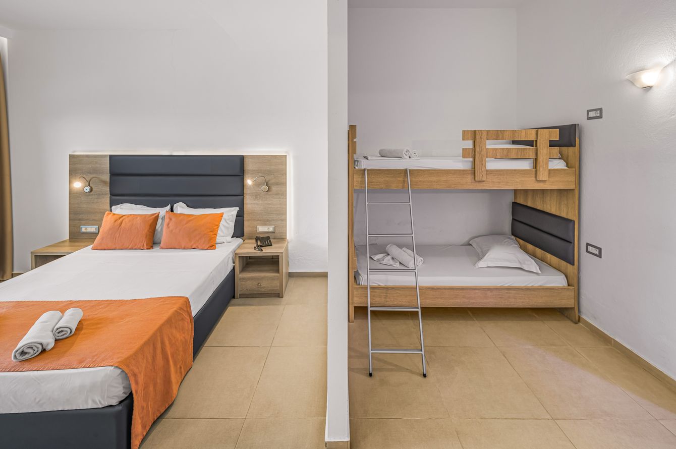 Chambre familiale piscine commune