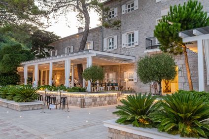 Lazure Hotel & Marina