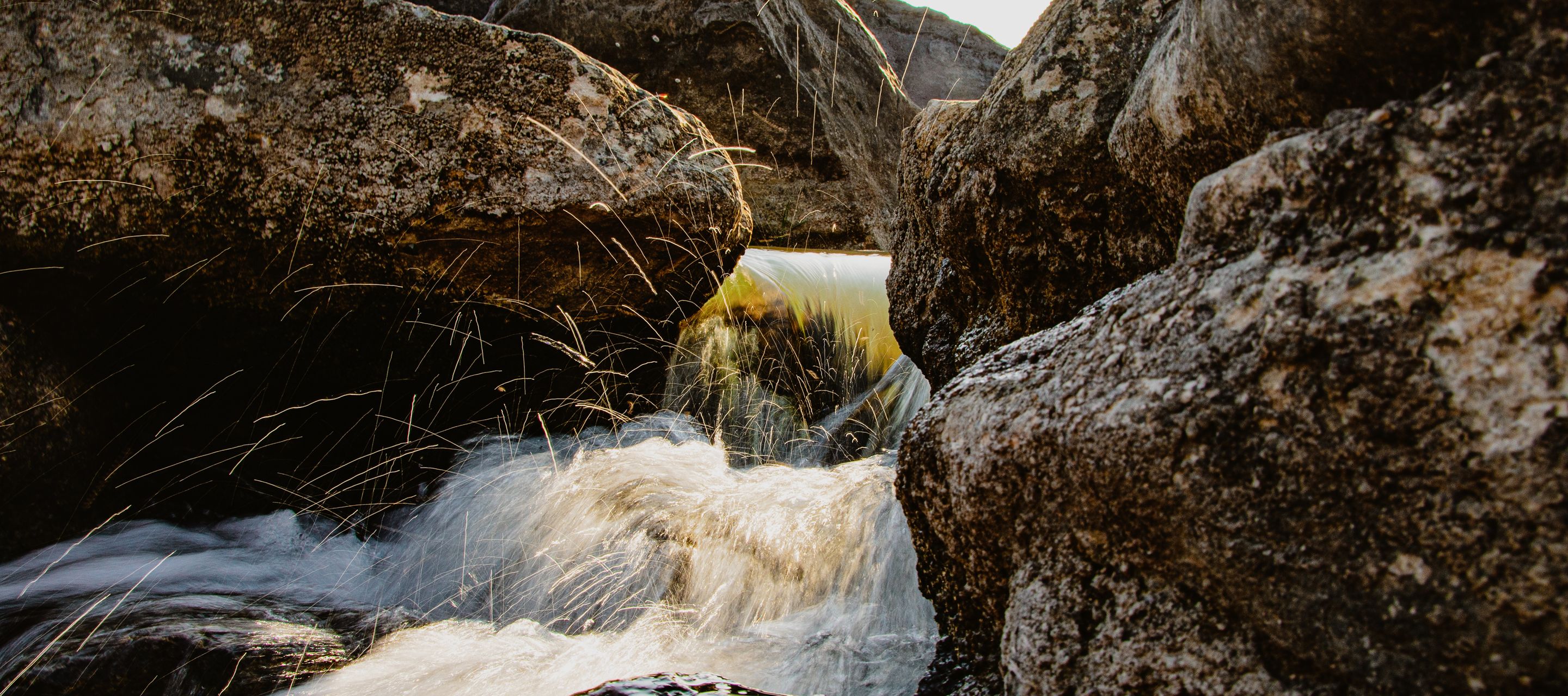 Chutes de Pedernales à l’heure dorée au coucher du soleil au centre du Texas aux États-Unis