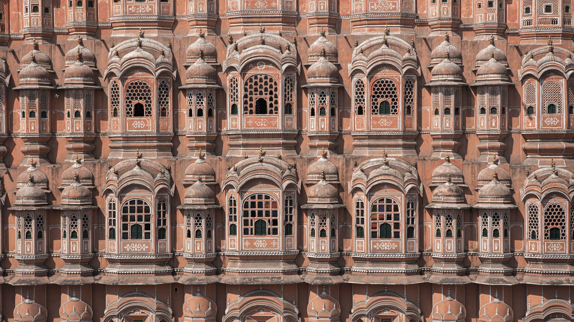 Balkon-Fassade des Hawa Mahal in Jaipur