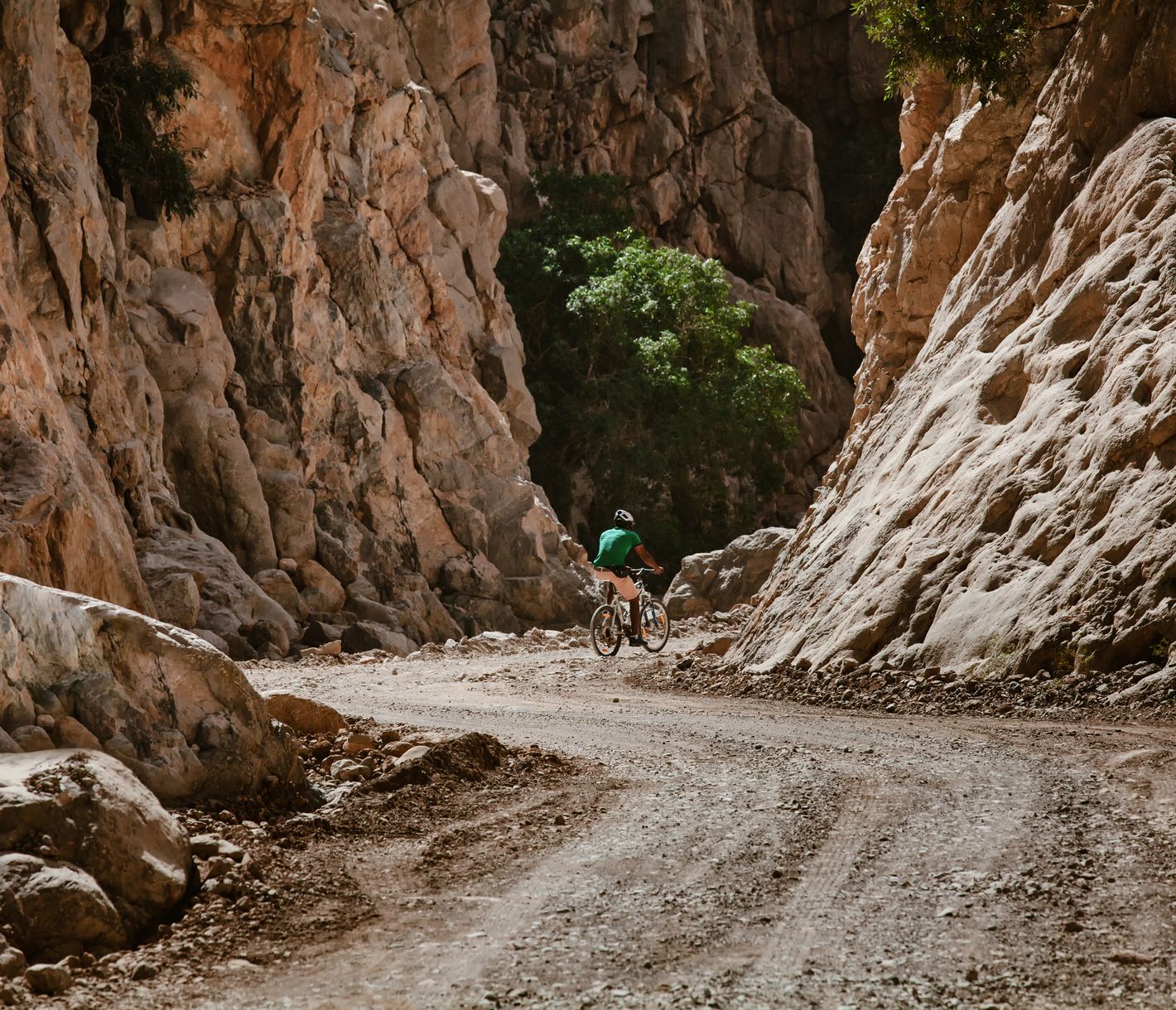 Excursions de vélo au Six Senses Zighy Bay à travers les montagnes sauvages de Musandam.