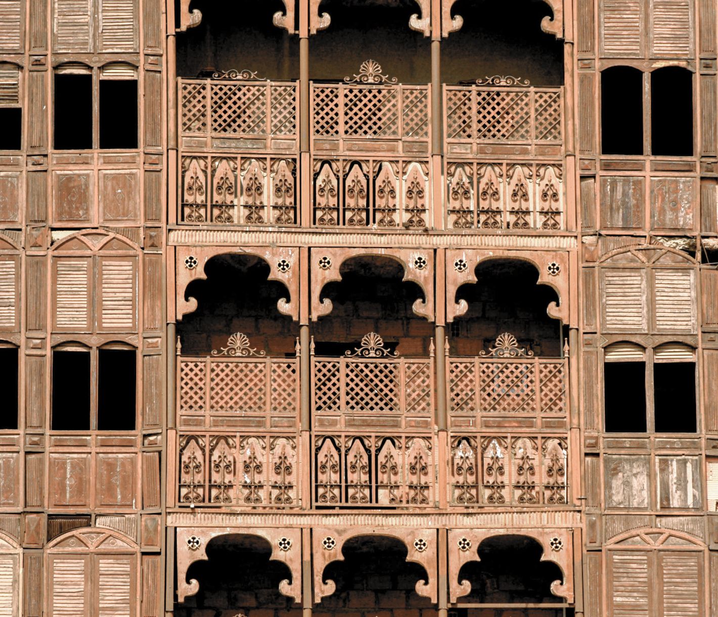 Hölzerne Balkone in Al-Balad, in der Altstadt des historischen Dschidda