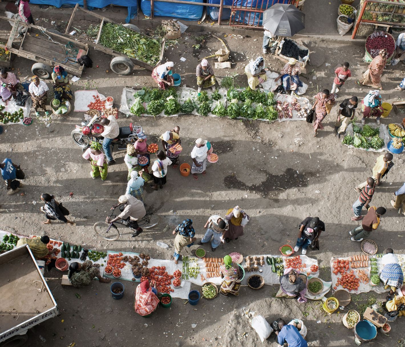 Markt mit Produkten in Arusha