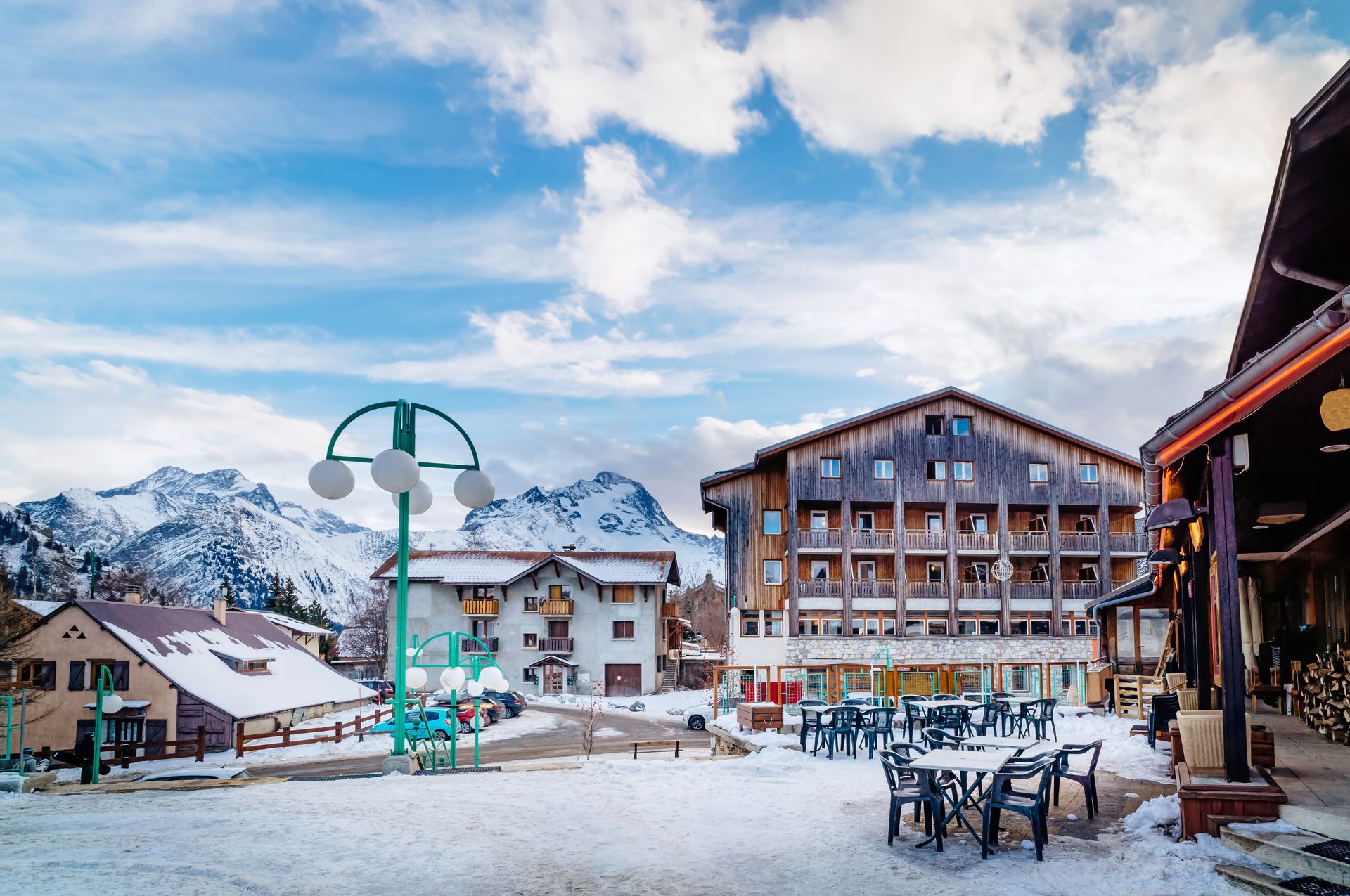 Un village de montagne chaleureux dans la station des Deux Alpes