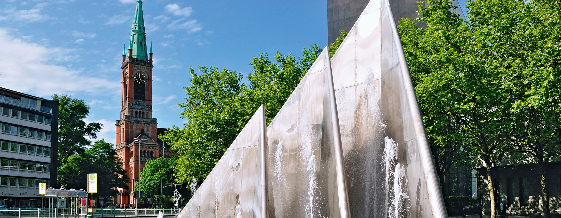 La «fontaine à trois voiles» (Dreisgelbrunnen) de Heinz Mack