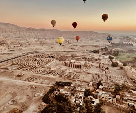 Über dem Tal der Könige: Ballonfahrt über Thebens Westufer