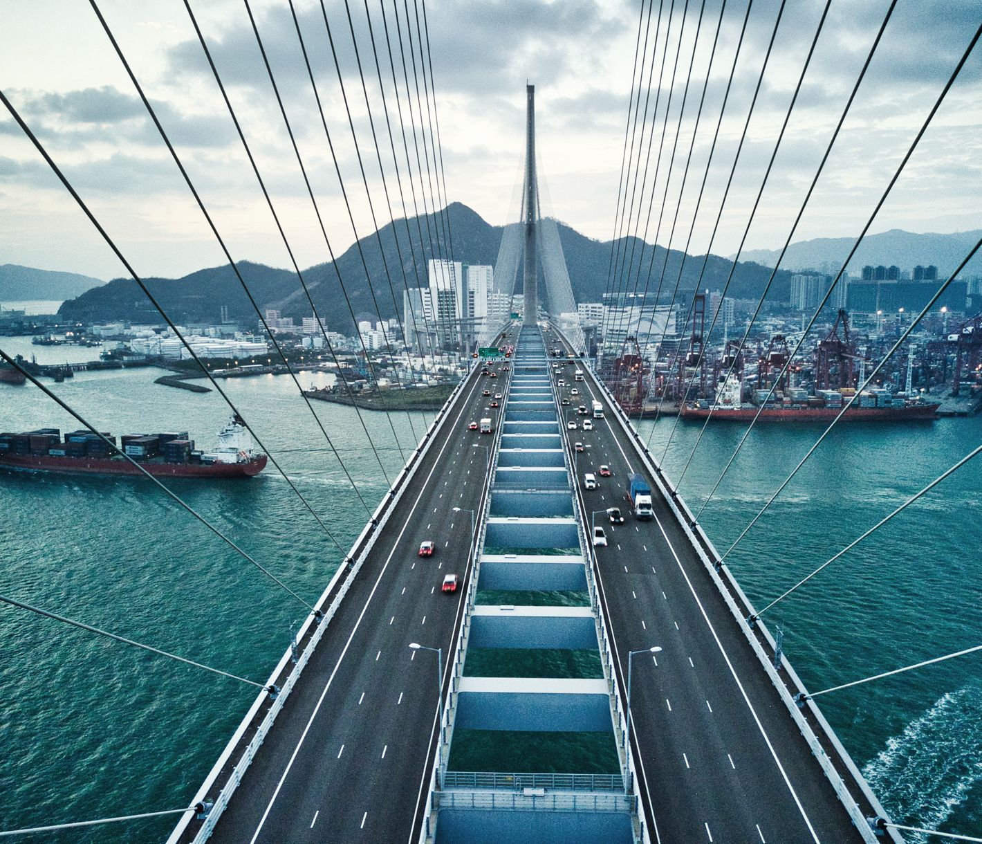 Von der lieblichen Natur in die Weltmetropole: In Hongkong steht ein Kulturwechsel der Extreme an.