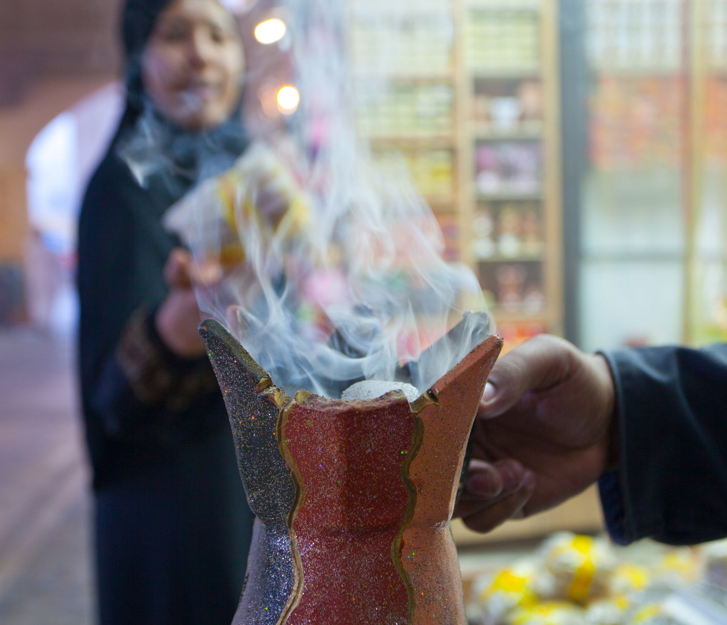Traditioneller Majmar und Weihrauch im Muttrah Souq, Maskat