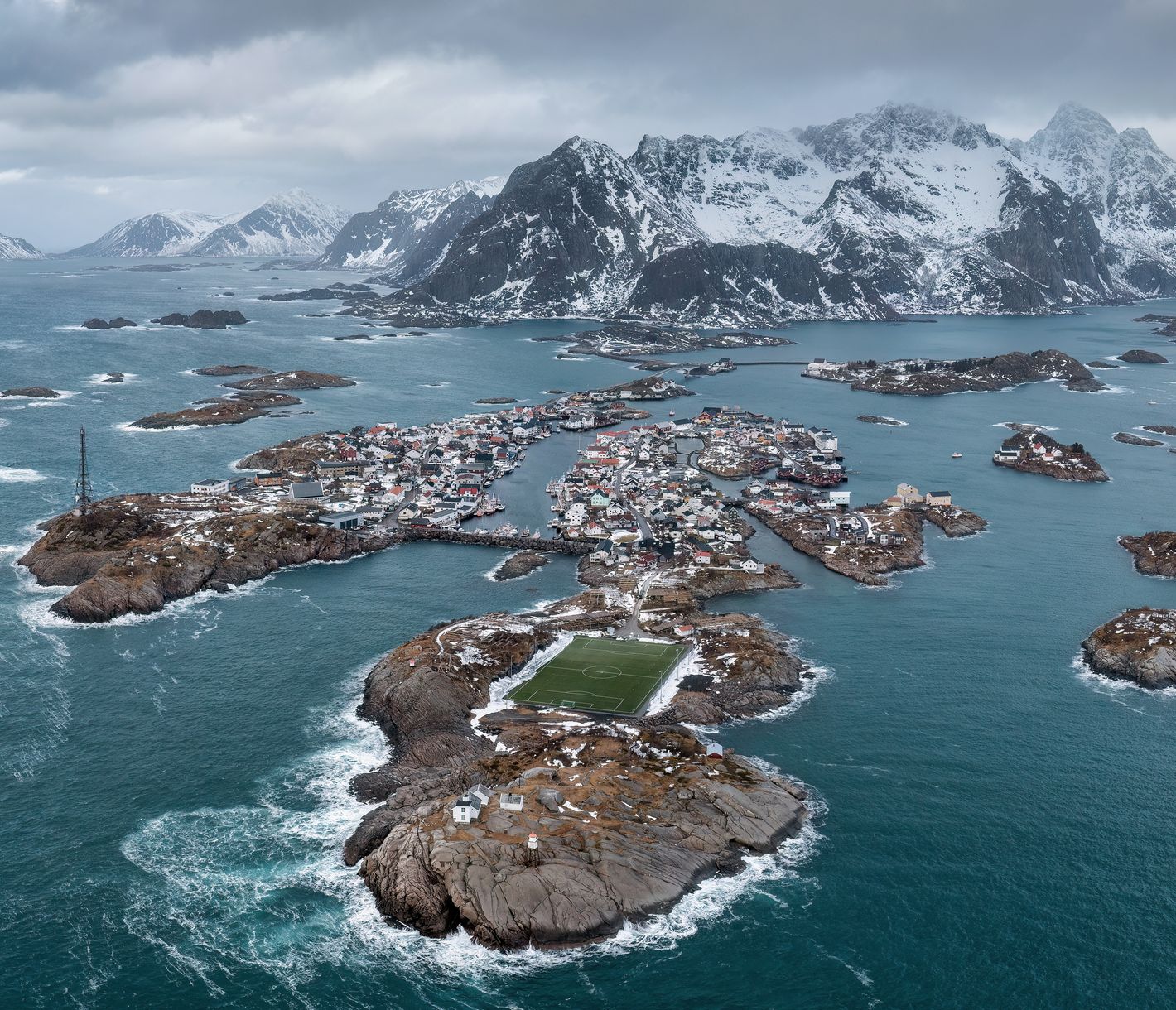 Henningsvaer, ein malerischer Fischerort