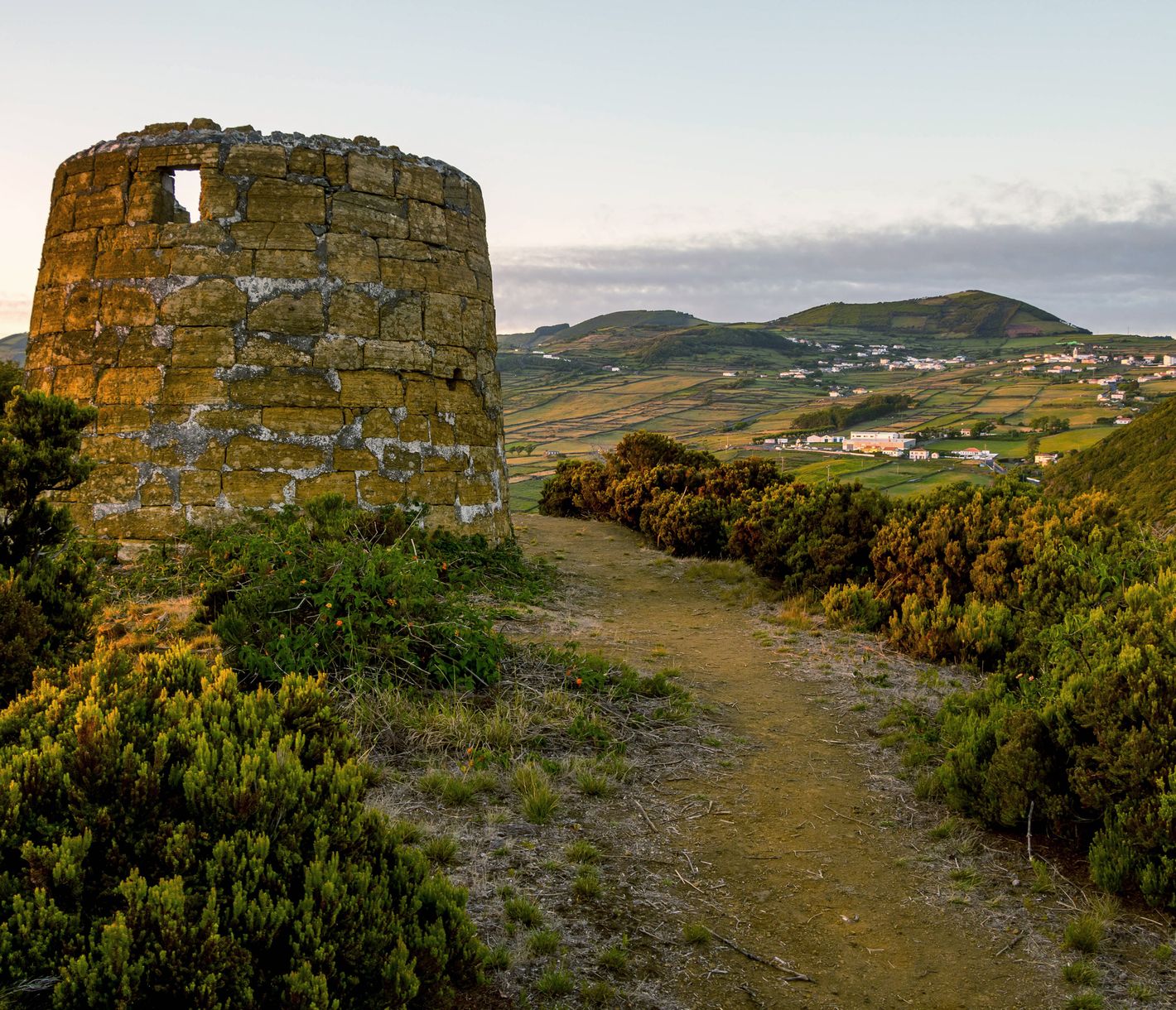Historischer Wachturm auf der Insel São Jorge