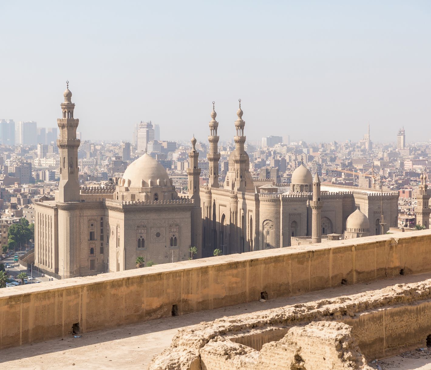 Die Sultan-Hasan-Moschee in Kairo ist ein beeindruckendes Beispiel für islamische Architektur.