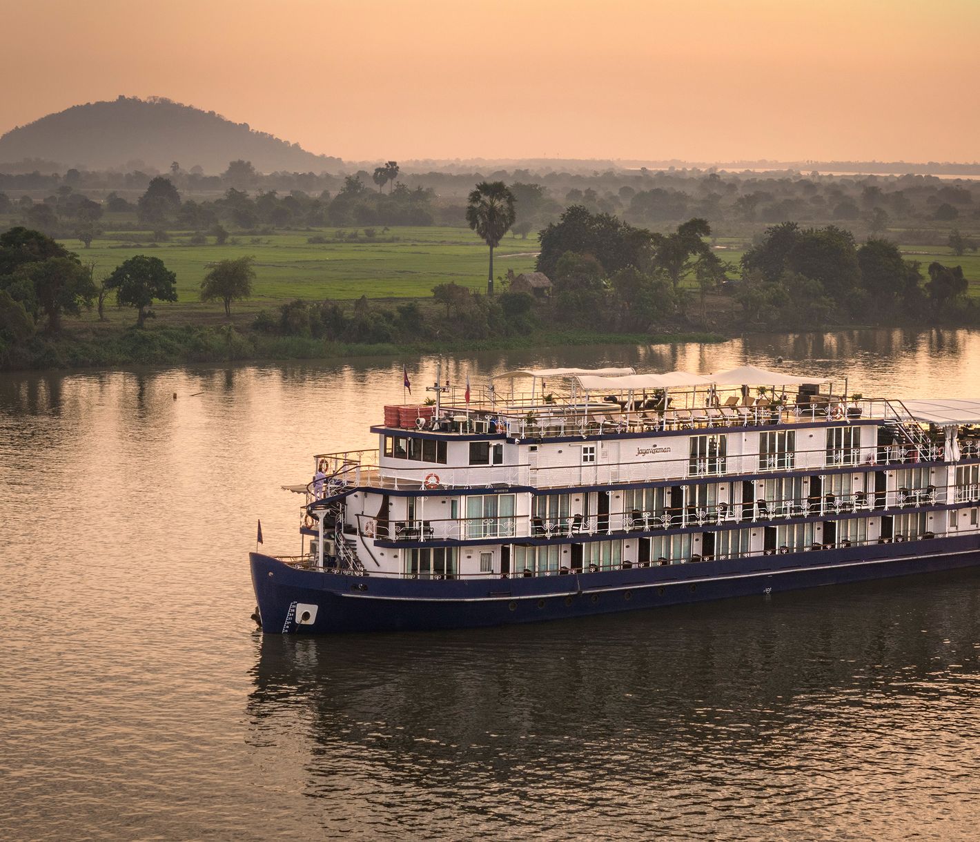 Die Jayavarman im warmen, goldenen Licht